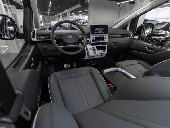 Hyundai Staria I с пробегом 2025 года, цена 8 250 000 рублей, 1776 км, минивэн, Автокод Объявления