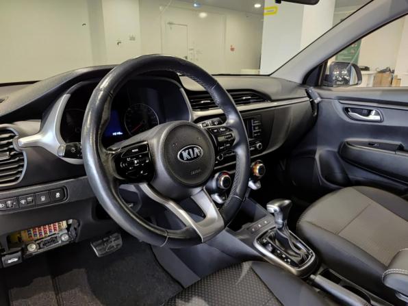 Kia Rio IV Рестайлинг с пробегом 2020 года, цена 1 350 000 рублей, 142147 км, седан, Автокод Объявления