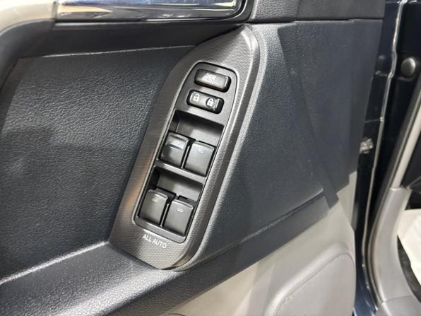 Toyota Land Cruiser Prado 150 Series с пробегом 2011 года, цена 2 615 000 рублей, 269168 км, внедорожник, Автокод Объявления