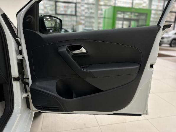 Volkswagen Polo V Рестайлинг с пробегом 2019 года, цена 1 390 000 рублей, 87974 км, седан, Автокод Объявления