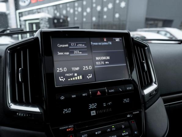 Toyota Land Cruiser 200 Series Рестайлинг 2 с пробегом 2017 года, цена 5 900 000 рублей, 197309 км, внедорожник, Автокод Объявления
