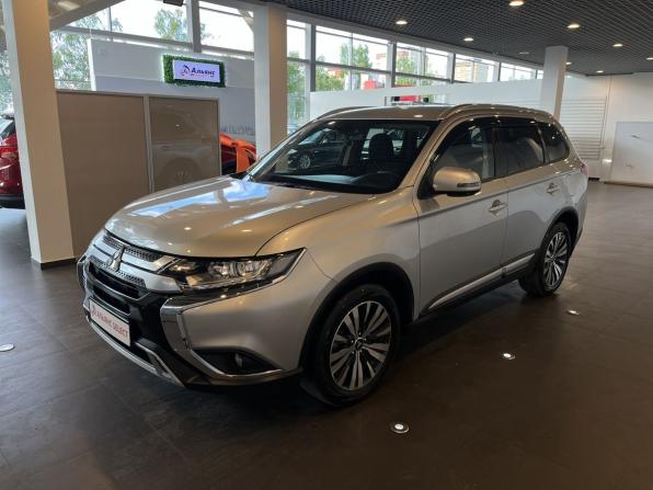 Mitsubishi Outlander III Рестайлинг 3 с пробегом 2019 года, цена 2 499 000 рублей, 67624 км, внедорожник, Автокод Объявления