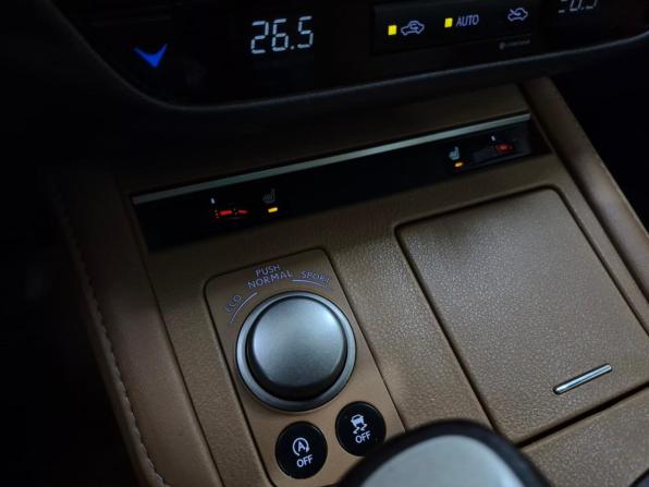 Lexus ES VI Рестайлинг с пробегом 2016 года, цена 2 650 000 рублей, 244894 км, седан, Автокод Объявления