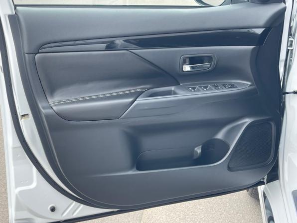 Mitsubishi Outlander III Рестайлинг 3 с пробегом 2022 года, цена 2 590 000 рублей, 45882 км, внедорожник, Автокод Объявления