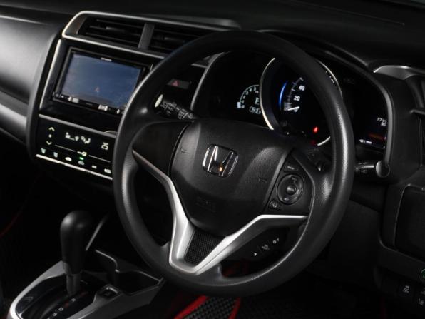 Honda Fit III Рестайлинг с пробегом 2018 года, цена 1 089 000 рублей, 144222 км, хэтчбек, Автокод Объявления