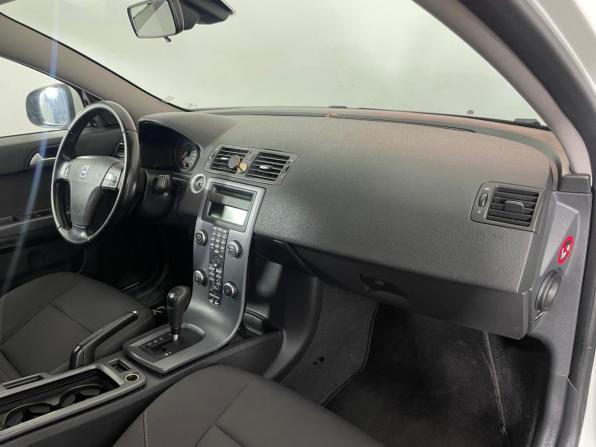 Volvo S40 II Рестайлинг с пробегом 2011 года, цена 715 000 рублей, 213225 км, седан, Автокод Объявления