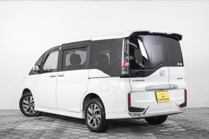 Honda Stepwgn V с пробегом 2016 года, цена 1 849 000 рублей, 117000 км, минивэн, Автокод Объявления