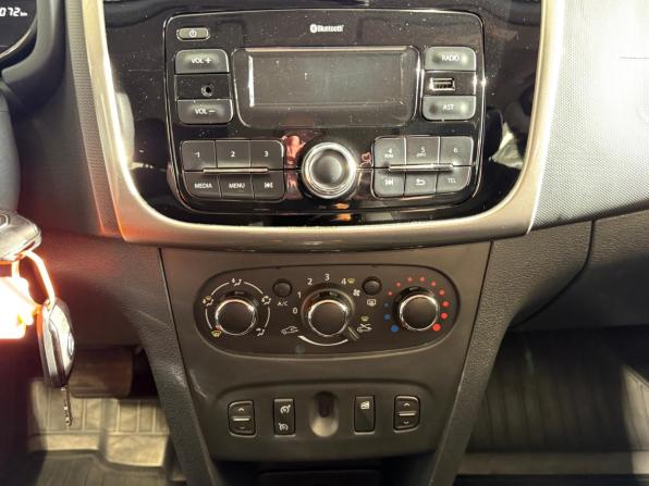 Renault Logan II Рестайлинг с пробегом 2019 года, цена 899 000 рублей, 70000 км, седан, Автокод Объявления