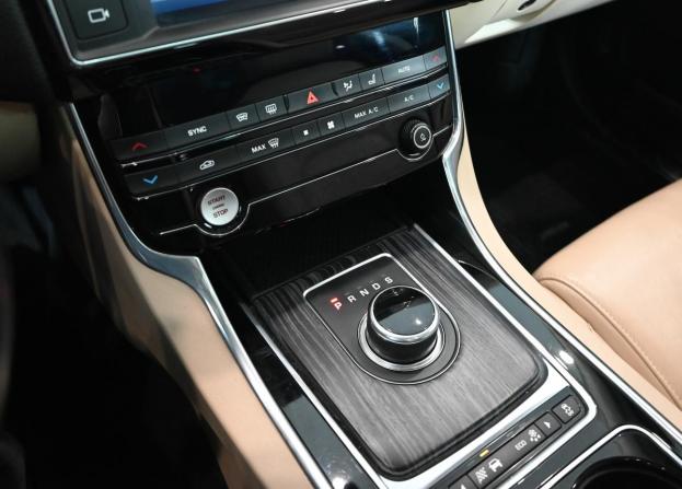 Jaguar XE I с пробегом 2017 года, цена 1 900 000 рублей, 123422 км, седан, Автокод Объявления