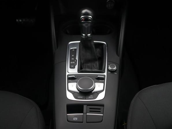 Audi A3 III (8V) Рестайлинг с пробегом 2018 года, цена 1 999 000 рублей, 118225 км, седан, Автокод Объявления