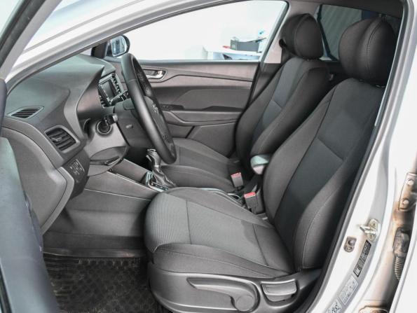 Hyundai Solaris II с пробегом 2017 года, цена 1 329 000 рублей, 102557 км, седан, Автокод Объявления