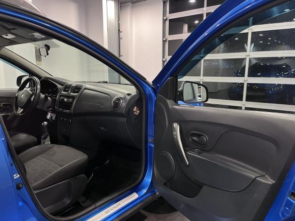 Renault Sandero II с пробегом 2015 года, цена 835 000 рублей, 136523 км, хэтчбек, Автокод Объявления