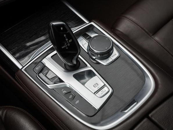 BMW 7 серии VI (G11/G12) с пробегом 2018 года, цена 2 699 000 рублей, 223313 км, седан, Автокод Объявления