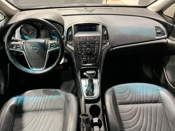 Opel Astra J Рестайлинг с пробегом 2013 года, цена 670 000 рублей, 144169 км, седан, Автокод Объявления