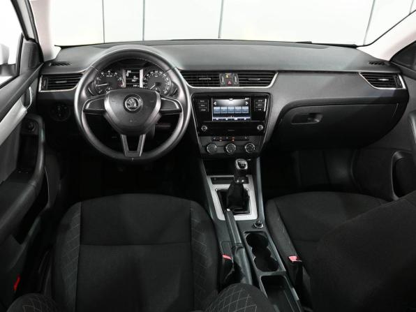 Skoda Octavia III (A7) Рестайлинг с пробегом 2017 года, цена 1 439 000 рублей, 222807 км, лифтбек, Автокод Объявления