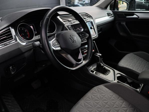 Volkswagen Tiguan II Рестайлинг с пробегом 2021 года, цена 2 670 000 рублей, 57706 км, внедорожник, Автокод Объявления
