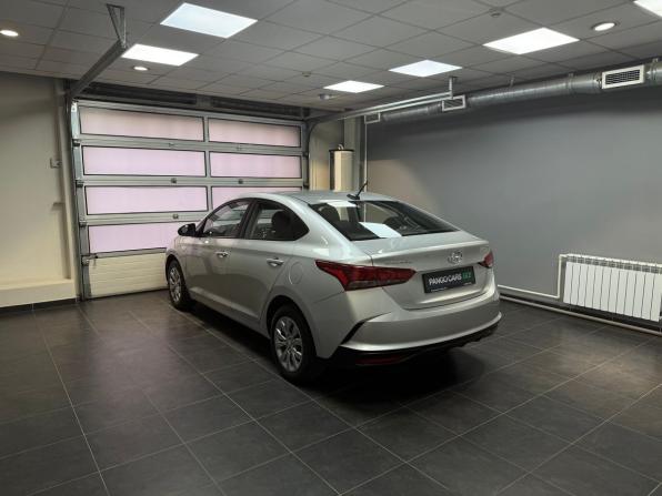 Hyundai Solaris II Рестайлинг с пробегом 2021 года, цена 1 345 000 рублей, 132030 км, седан, Автокод Объявления