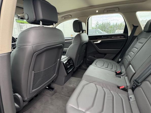 Volkswagen Touareg III Рестайлинг с пробегом 2024 года, цена 7 600 000 рублей, 2229 км, внедорожник, Автокод Объявления
