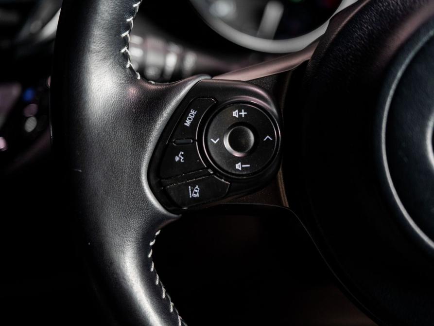 Toyota C-HR I Рестайлинг Чита  - изображение 9