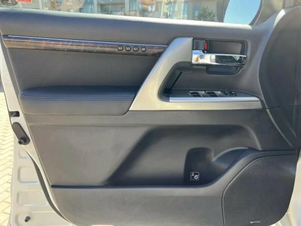 Toyota Land Cruiser 200 Series Рестайлинг 1 с пробегом 2013 года, цена 2 985 000 рублей, 240705 км, внедорожник, Автокод Объявления