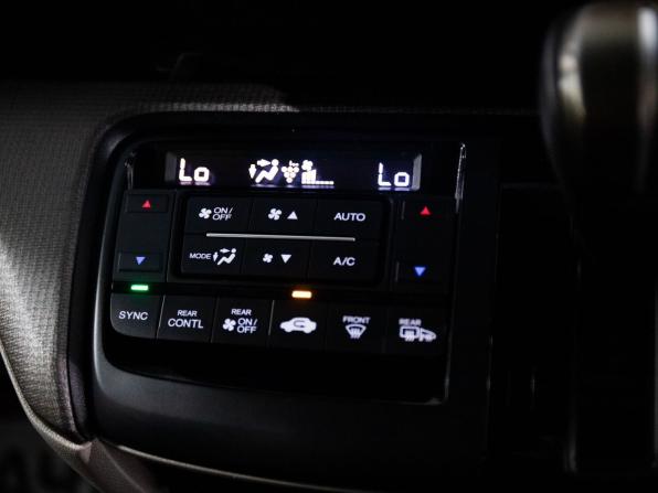 Honda Stepwgn V Рестайлинг с пробегом 2018 года, цена 2 110 000 рублей, 108860 км, минивэн, Автокод Объявления