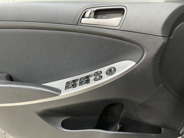Hyundai Solaris I Рестайлинг с пробегом 2015 года, цена 1 055 000 рублей, 155000 км, седан, Автокод Объявления