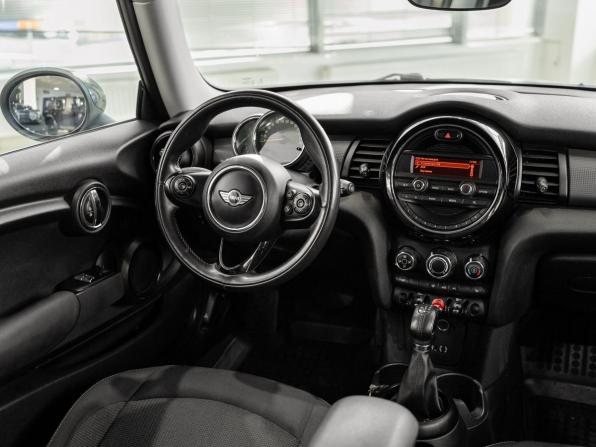 Mini Hatch III (F55/F56) с пробегом 2017 года, цена 1 540 000 рублей, 148677 км, хэтчбек, Автокод Объявления