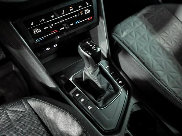 Volkswagen Tiguan II Рестайлинг с пробегом 2021 года, цена 2 699 000 рублей, 50612 км, внедорожник, Автокод Объявления