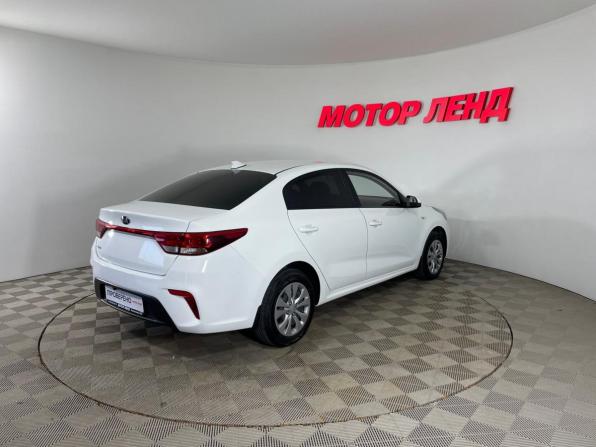 Kia Rio IV с пробегом 2017 года, цена 1 360 000 рублей, 83858 км, седан, Автокод Объявления