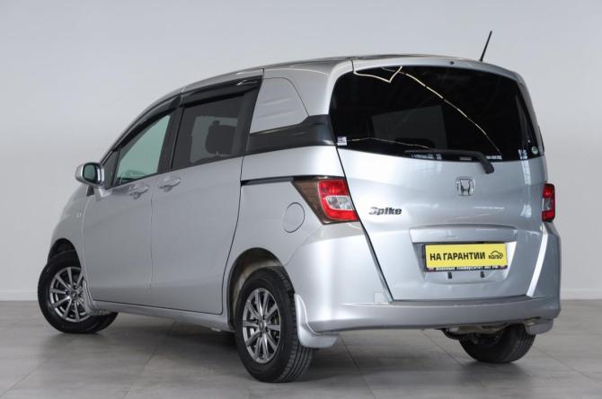 Honda Freed I с пробегом 2010 года, цена 949 000 рублей, 195002 км, компактвэн, Автокод Объявления