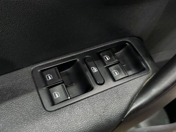 Volkswagen Polo V Рестайлинг с пробегом 2017 года, цена 1 380 000 рублей, 130205 км, седан, Автокод Объявления