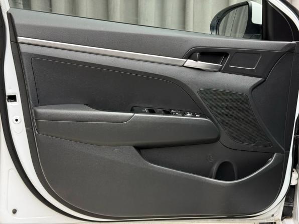 Hyundai Elantra VI (AD) с пробегом 2019 года, цена 1 399 000 рублей, 132012 км, седан, Автокод Объявления