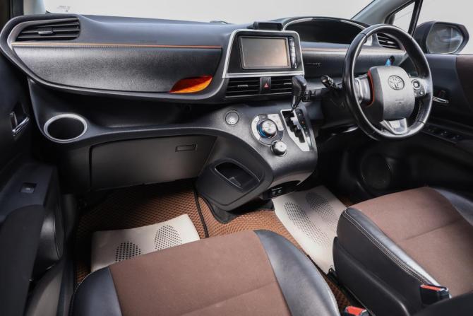 Toyota Sienta II с пробегом 2018 года, цена 1 499 000 рублей, 124322 км, компактвэн, Автокод Объявления
