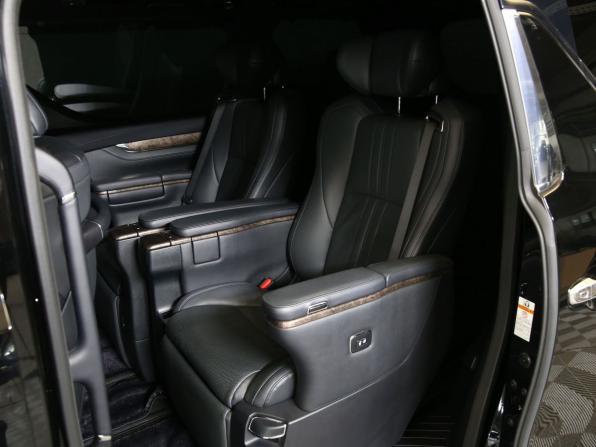 Toyota Alphard III Рестайлинг с пробегом 2022 года, цена 6 000 000 рублей, 90029 км, минивэн, Автокод Объявления