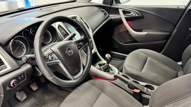 Opel Astra J с пробегом 2011 года, цена 450 000 рублей, 298765 км, хэтчбек, Автокод Объявления