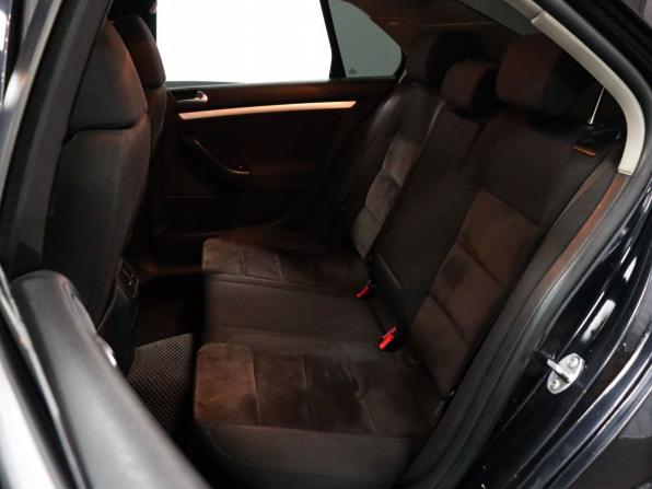 Volkswagen Jetta V с пробегом 2010 года, цена 679 000 рублей, 257290 км, седан, Автокод Объявления
