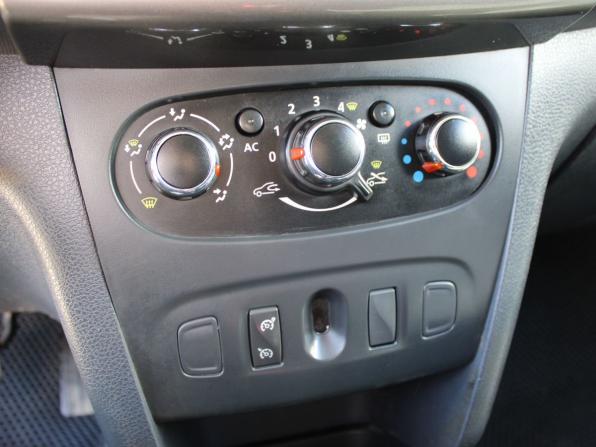 Renault Sandero II с пробегом 2015 года, цена 819 000 рублей, 165214 км, хэтчбек, Автокод Объявления