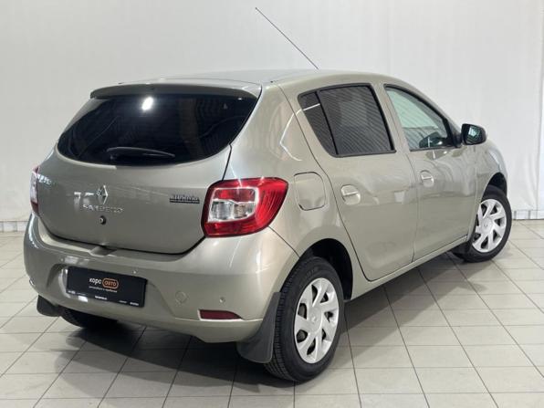 Renault Sandero II с пробегом 2018 года, цена 675 000 рублей, 215354 км, хэтчбек, Автокод Объявления