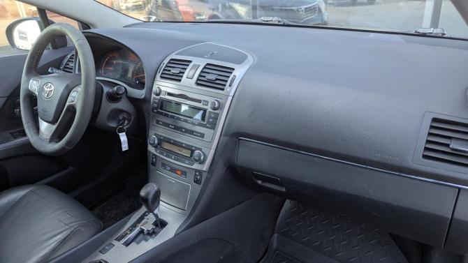 Toyota Avensis III с пробегом 2011 года, цена 815 000 рублей, 261150 км, седан, Автокод Объявления