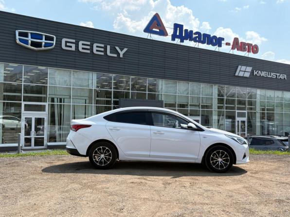 Hyundai Solaris II Рестайлинг с пробегом 2022 года, цена 1 890 000 рублей, 45097 км, седан, Автокод Объявления
