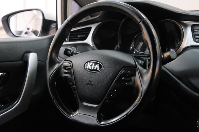 Kia Ceed II Рестайлинг с пробегом 2018 года, цена 1 419 000 рублей, 90000 км, хэтчбек, Автокод Объявления
