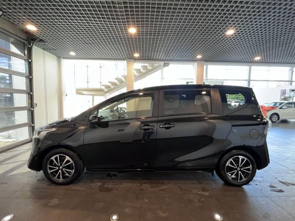Toyota Sienta II Рестайлинг с пробегом 2022 года, цена 1 590 000 рублей, 115655 км, компактвэн, Автокод Объявления