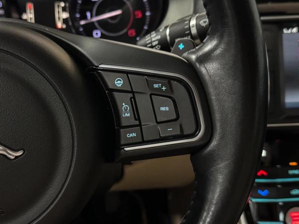Jaguar XE I с пробегом 2015 года, цена 2 450 000 рублей, 42000 км, седан, Автокод Объявления