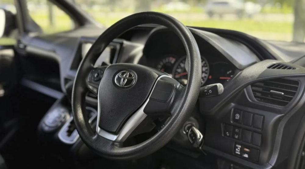 Toyota Voxy III (R80) Рестайлинг Ставрополь  - изображение 14