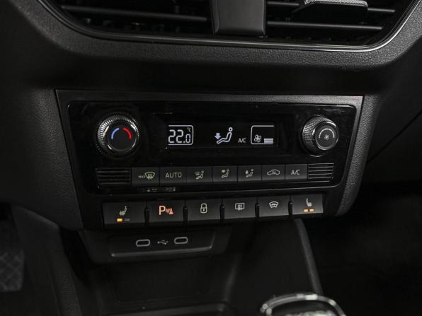 Skoda Rapid II с пробегом 2022 года, цена 2 132 000 рублей, 76575 км, лифтбек, Автокод Объявления