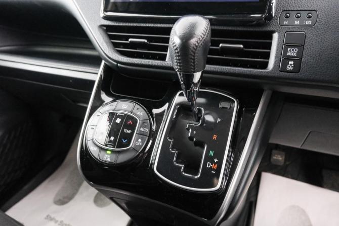 Toyota Esquire I с пробегом 2016 года, цена 2 429 000 рублей, 94535 км, минивэн, Автокод Объявления