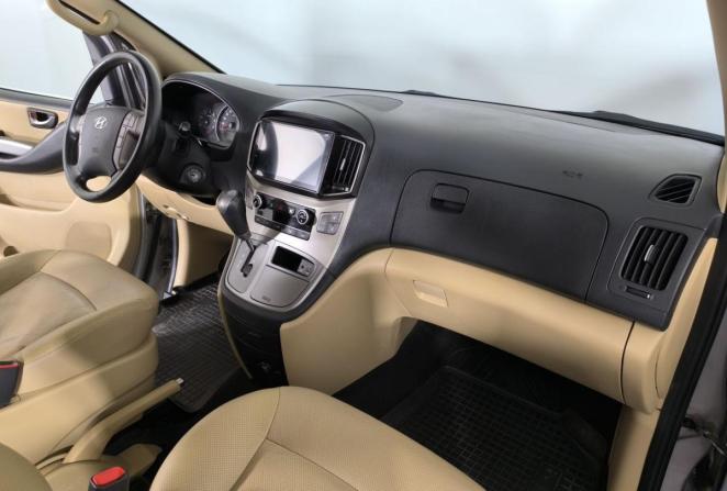Hyundai H-1 II Рестайлинг 2 с пробегом 2018 года, цена 2 550 000 рублей, 200529 км, минивэн, Автокод Объявления