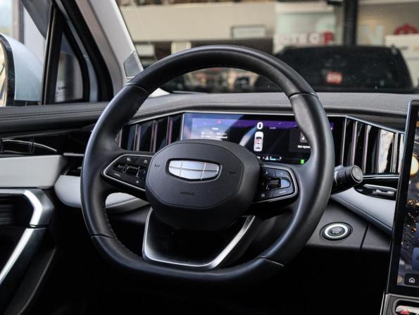 Geely Atlas II с пробегом 2024 года, цена 3 320 000 рублей, 17953 км, внедорожник, Автокод Объявления