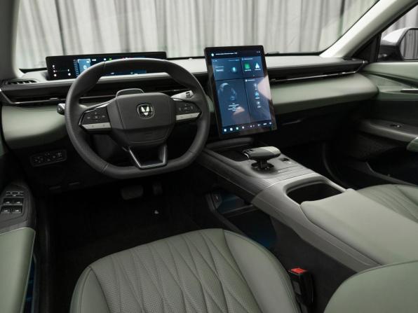 Changan Lamore с пробегом 2024 года, цена 2 090 000 рублей, 14506 км, седан, Автокод Объявления