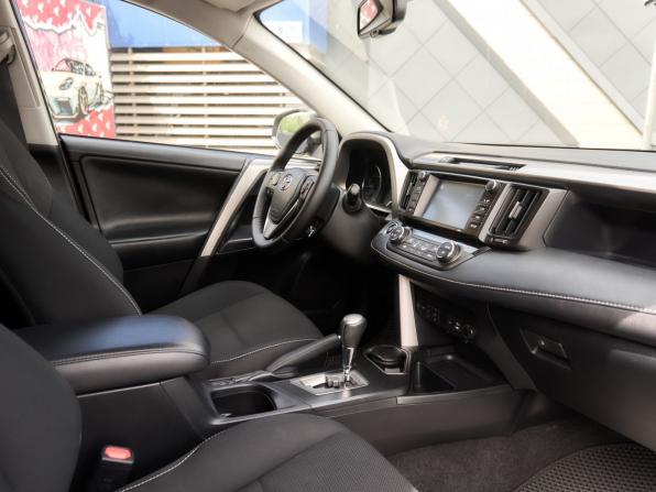 Toyota RAV4 IV (XA40) Рестайлинг с пробегом 2018 года, цена 2 548 000 рублей, 132000 км, внедорожник, Автокод Объявления